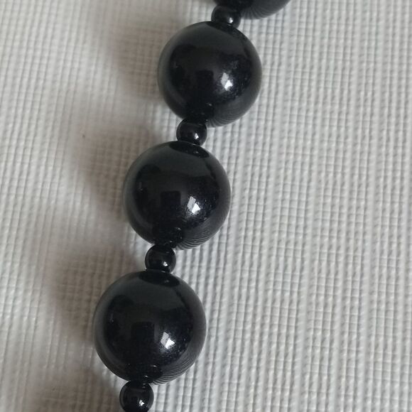 Black & Silver Acrylic Round Beaded Single Strand Adjustable Fashion Necklace - Picture 6 of 9